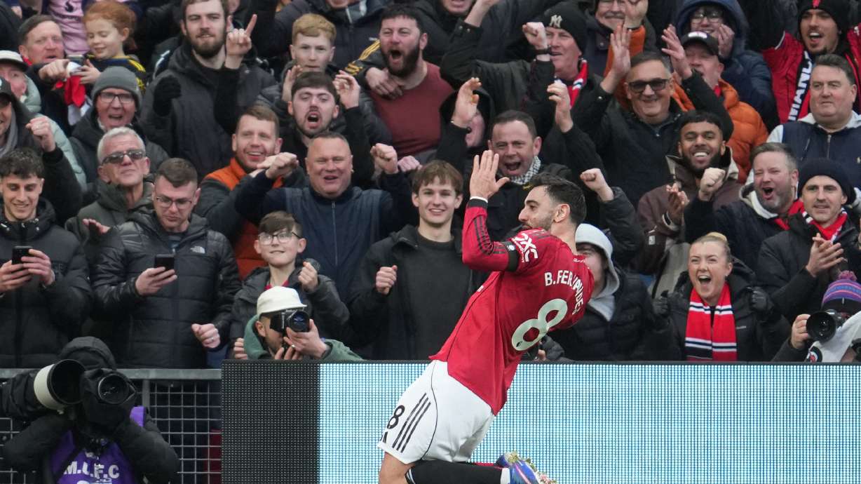 Manchester United's Bruno Fernandes celebrates after scoring during the English Premier League soccer match between Manchester United and Tottenham in Manchester, England, Saturday, Feb. 7, 2026.