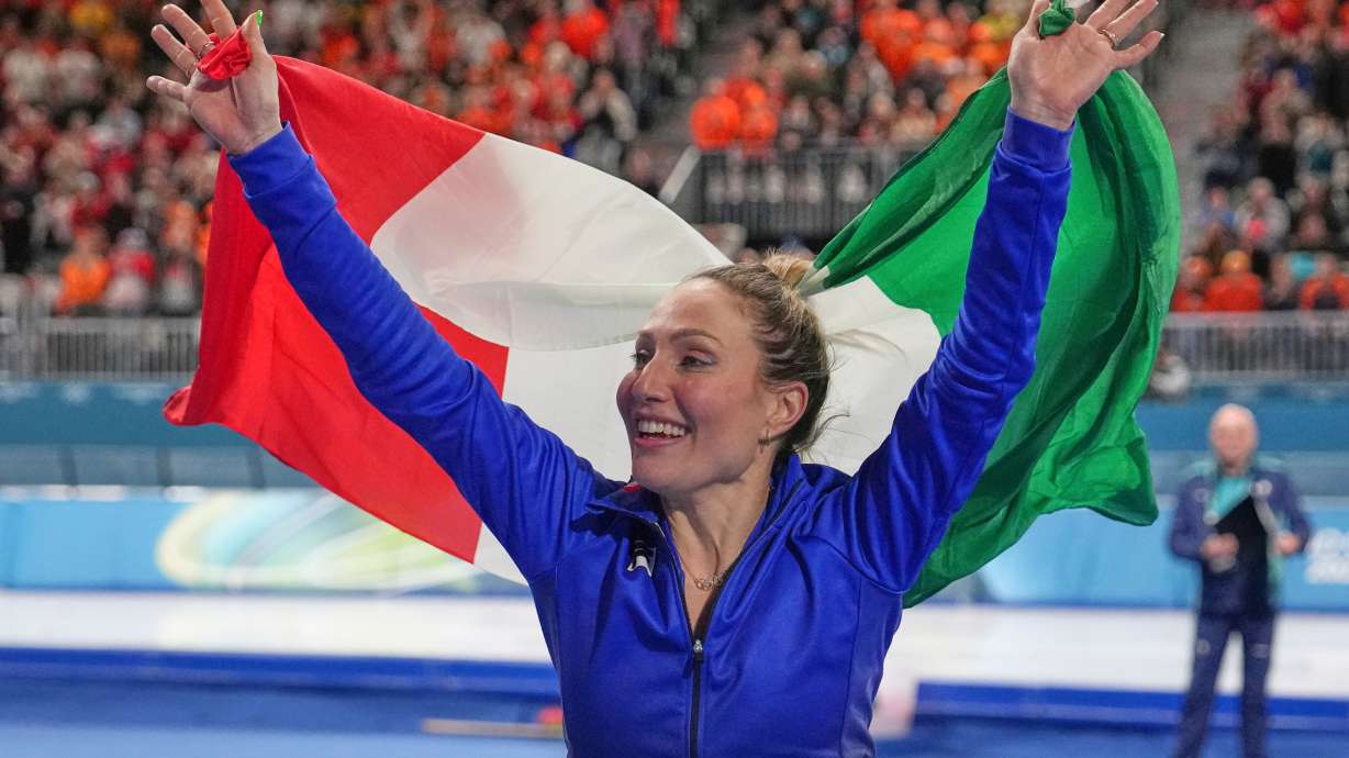 Gold medallist Francesca Lollobrigida of Italy celebrates with the Italian flag after the women's 3,000 meters speedskating race at the 2026 Winter Olympics, in Milan, Italy, Saturday, Feb. 7, 2026.