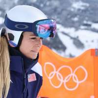 Lindsey Vonn clips gate and crashes in Winter Olympic downhill, taken away by helicopter