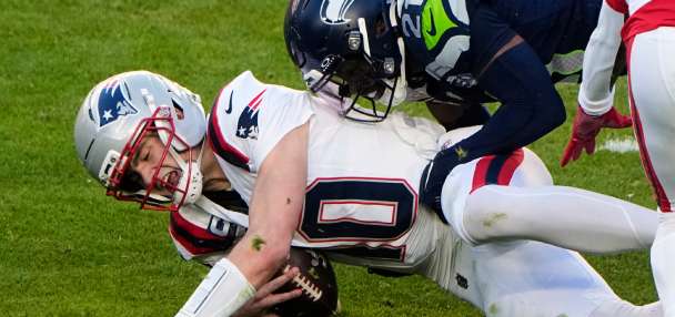 Seahawks ride their 'Dark Side' defense to a Super Bowl title, pounding the Patriots 29-13