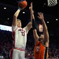 Arizona holds No. 1 spot for 9th week in AP Top 25; Houston rises to No. 3, Kentucky returns at 25th