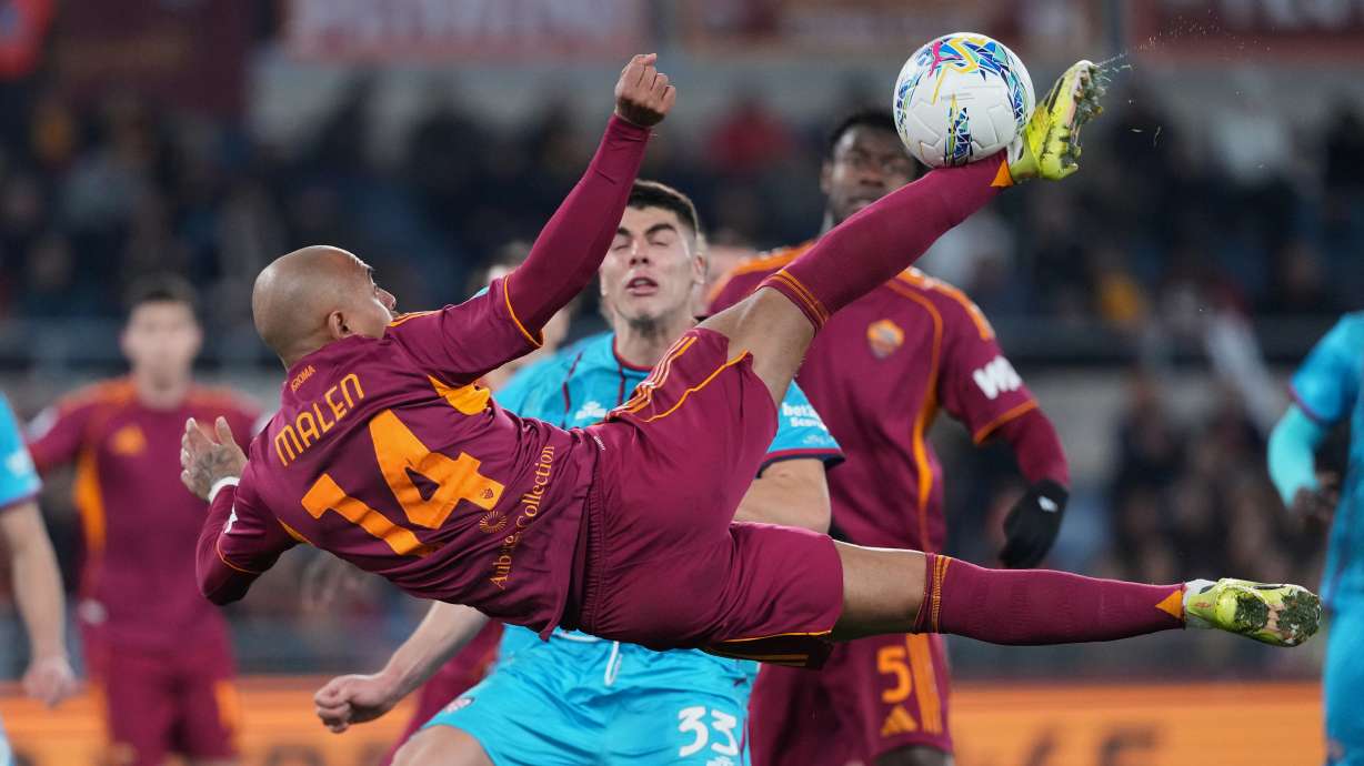 Roma's Donyell Malen in action during the Serie A soccer match between Roma and Cagliari, in Rome, Italy, Monday, Feb. 9, 2026.