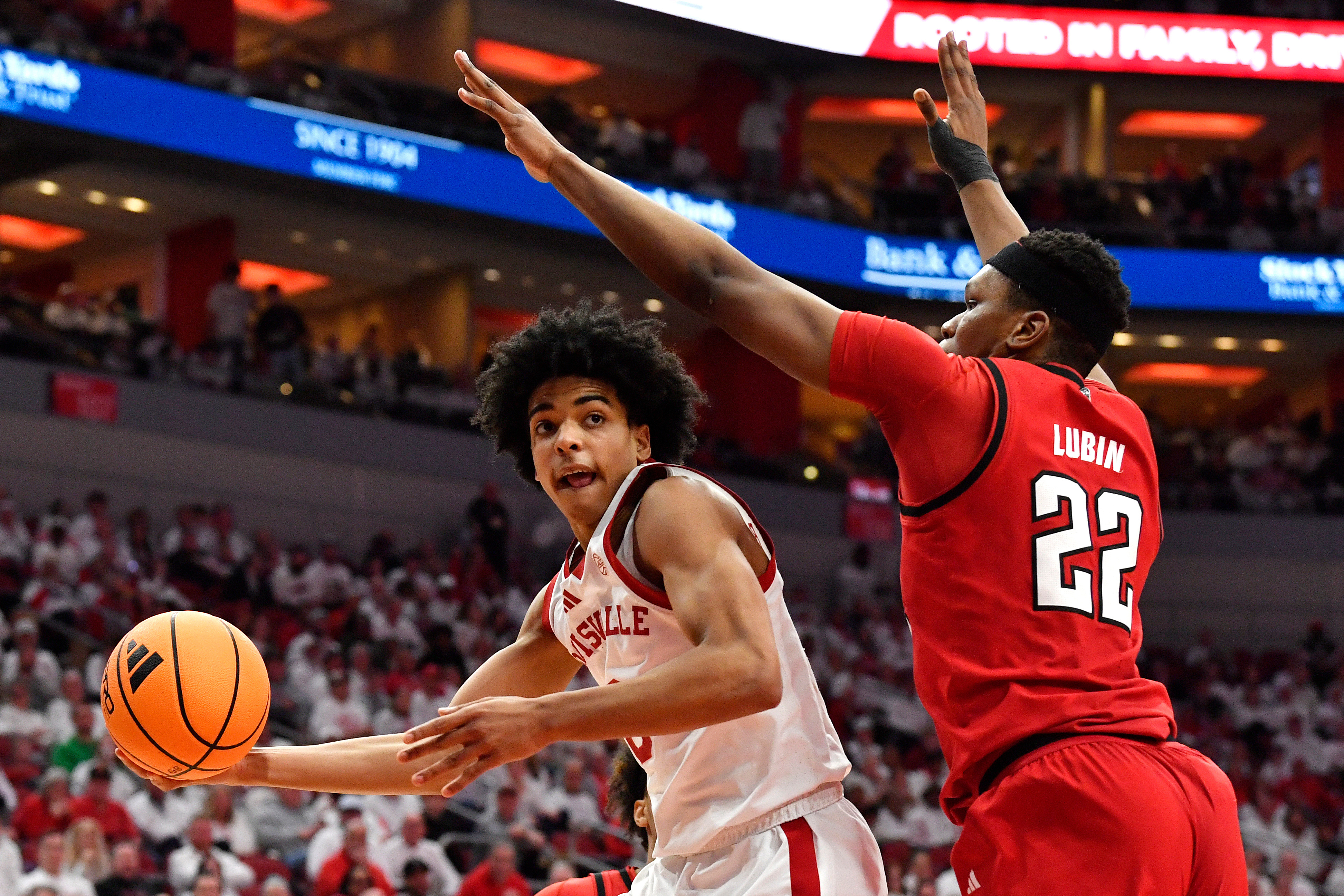 Louisville's Brown has record-setting game, passing Flagg's ACC mark, tying Hall of Famer Unseld