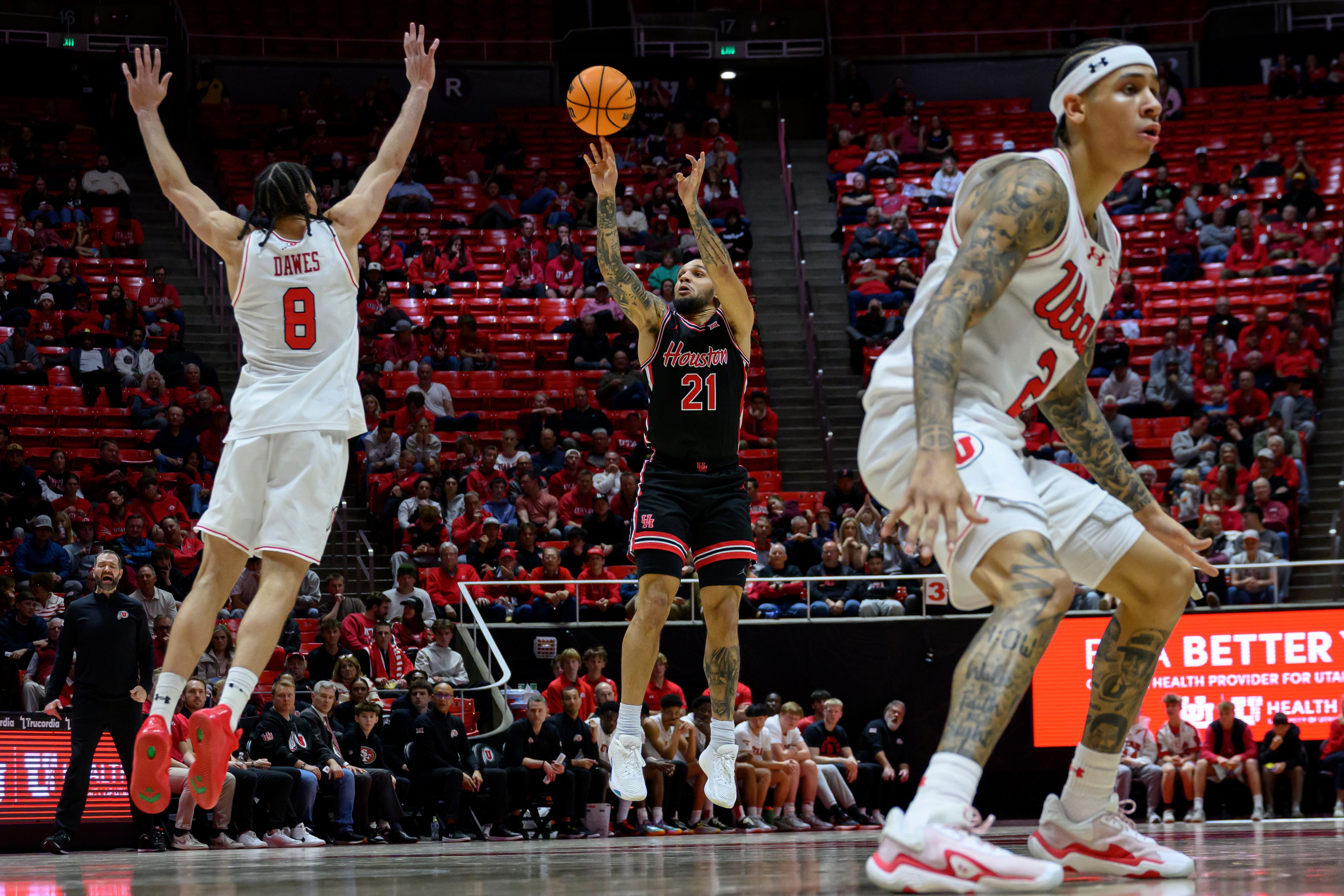 Sharp makes 8 3s and sets school career record as No. 3 Houston drubs Utah 66-52