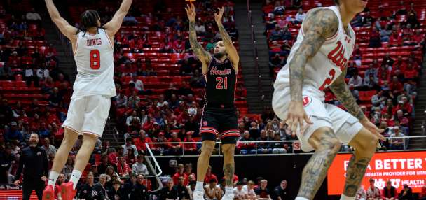 Sharp makes 8 3s and sets school career record as No. 3 Houston drubs Utah 66-52