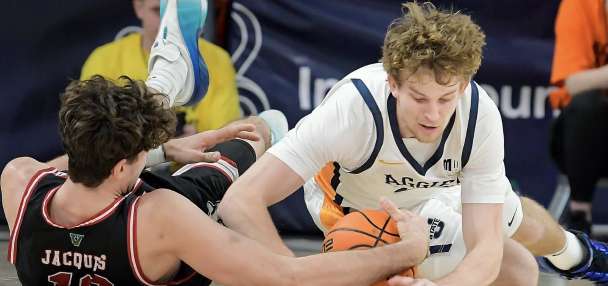 Utah State takes care of business, extends streak to 6 in win over Fresno State