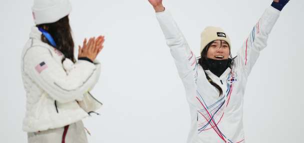 Chloe Kim falls short of Olympic three-peat, taking silver as Choi Gaon wins women's halfpipe