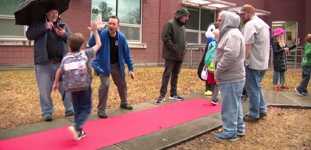 Millcreek elementary students get red carpet welcome from local dads