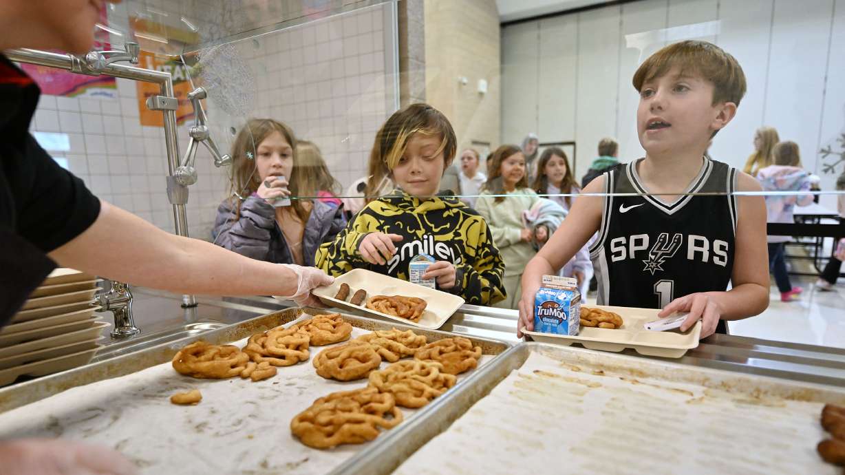 Kids at Butler Elementary School in Cottonwood Heights line up to receive their lunches on Jan. 28, 2025. Rep. Kristin Chevrier, R-Highland, introduced several bills on Thursday as part of a push for healthier foods in schools.