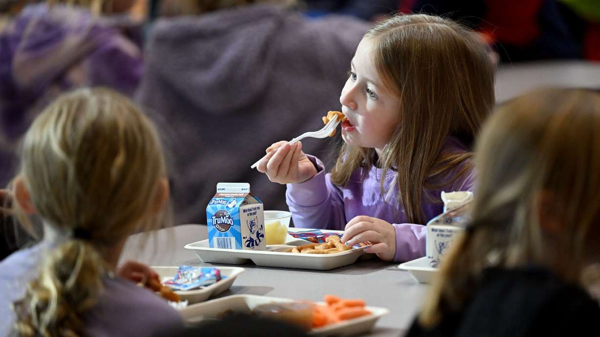 Kids at Butler Elementary School in Cottonwood Heights eat their lunches on Jan. 28, 2025. One of the Legislature's ranking Democrats wants more Utah kids to enjoy a healthy school lunch with funds supplemented by the state's liquor tax revenue.