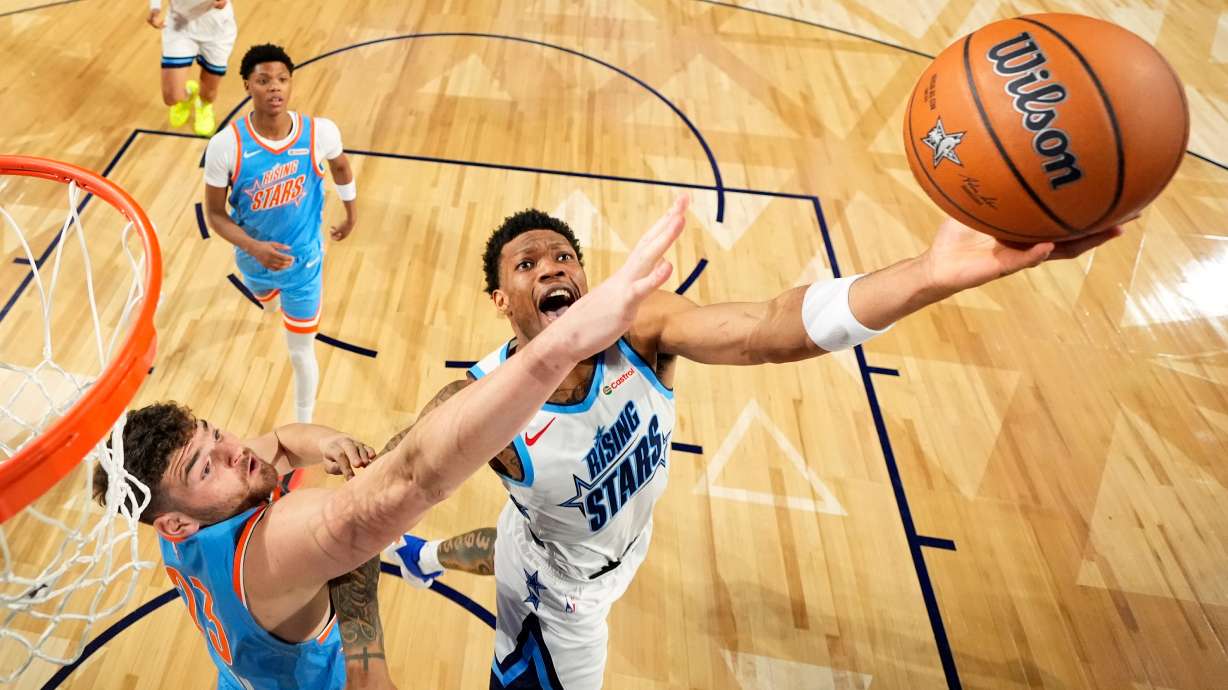 Team Austin guard Alijah Martin (55) of the Toronto Raptors, right, shoots as Team Melo frontcourt Donovan Clingan (23) of the Portland Trail Blazers defends during an NBA basketball's Rising Stars event Friday, Feb. 13, 2026, in Inglewood, Calif.