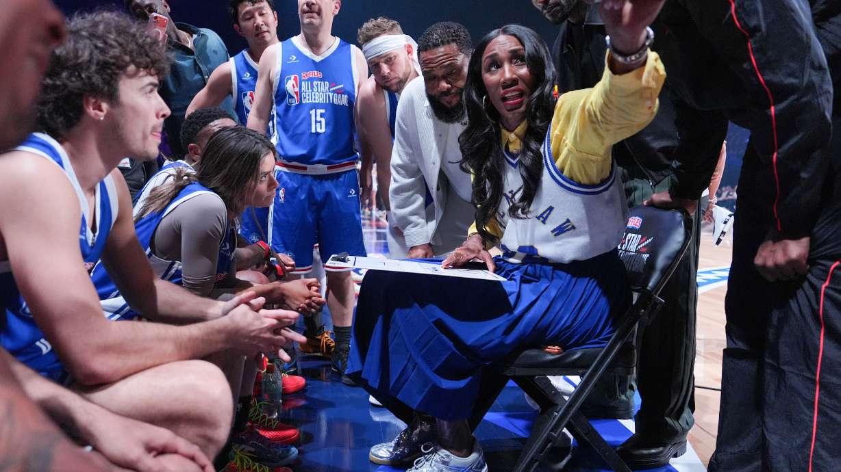 Former WNBA star Lisa Leslie, second from right, talks to players during an NBA basketball's All-Star Celebrity Game Friday, Feb. 13, 2026, in Inglewood, Calif.