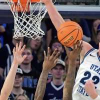 Utah State enjoys Valentine's Day with a big win over Memphis at home