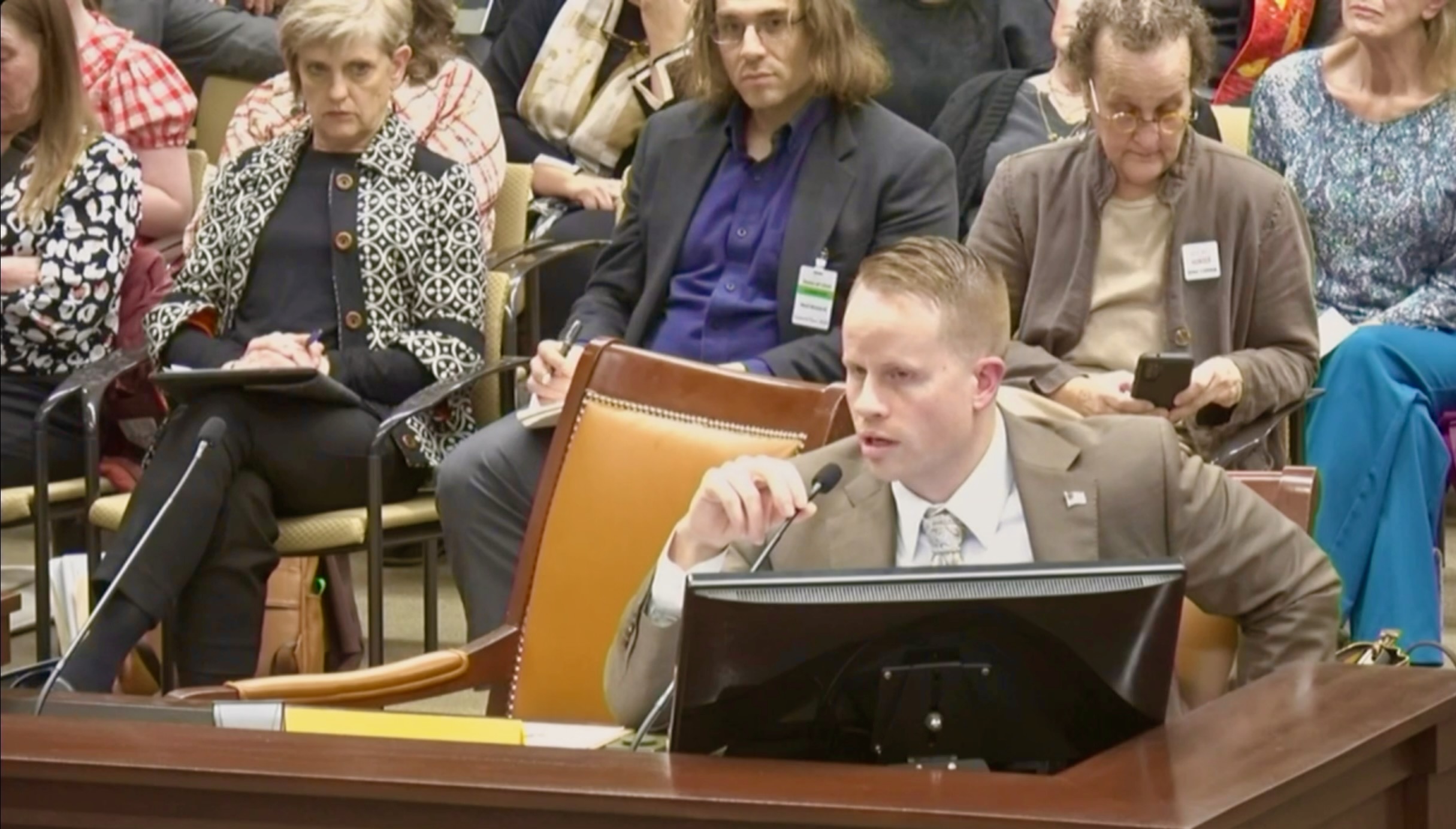 Utah committee OKs bill meant to end public benefits for immigrants in the country illegally