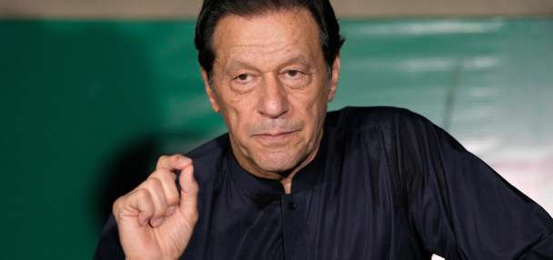 Former cricket captains urge Pakistan to ensure better medical care for Imran Khan in prison