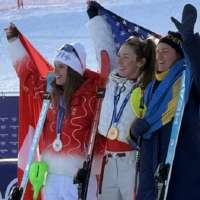 Shiffrin blows away competition for slalom gold