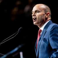 Mike Lee holds strong support among conservatives in Utah, new poll shows