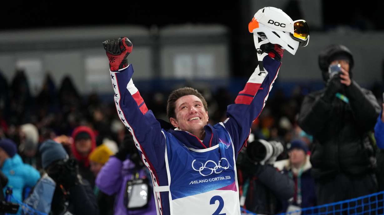 Gold medalist United States' Alex Ferreira celebrates his win in the men's freestyle skiing halfpipe finals at the 2026 Winter Olympics, in Livigno, Italy, Friday, Feb. 20, 2026.