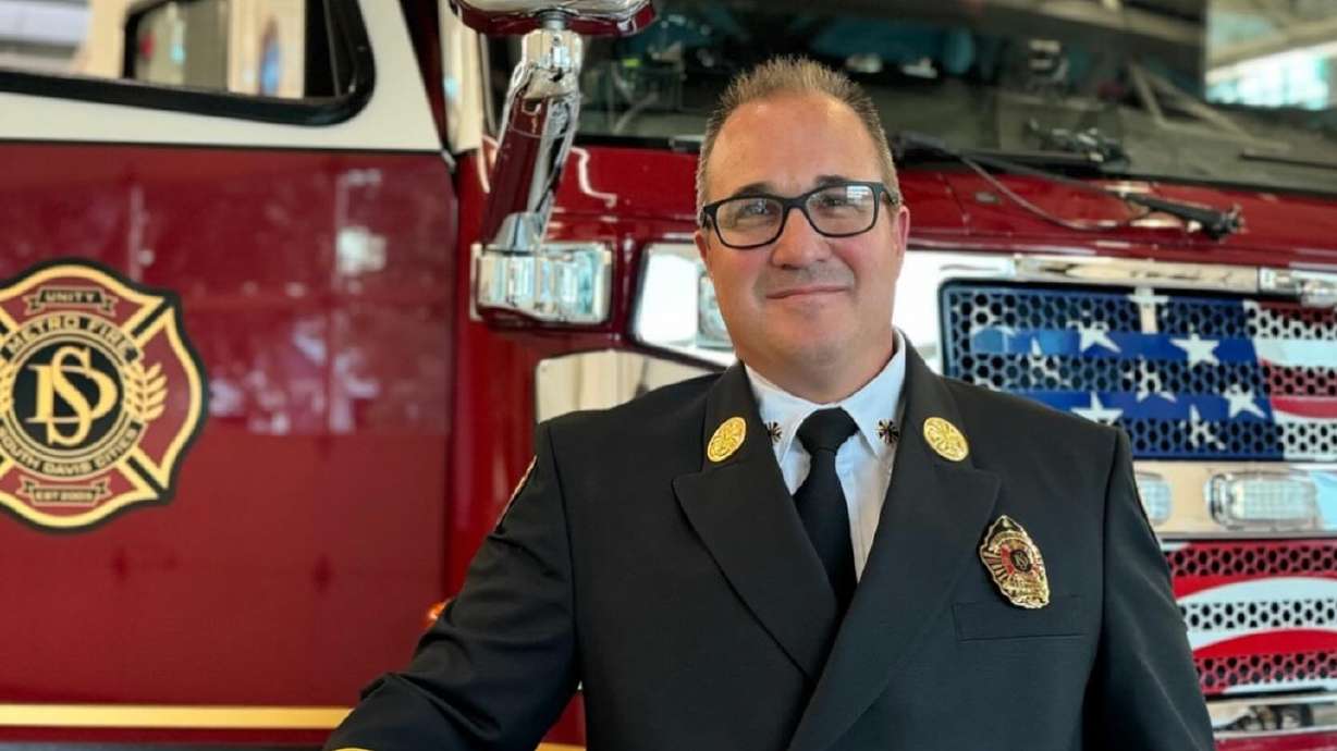 South Davis Metro Fire Chief Greg Stewart died Friday, the department announced Saturday.