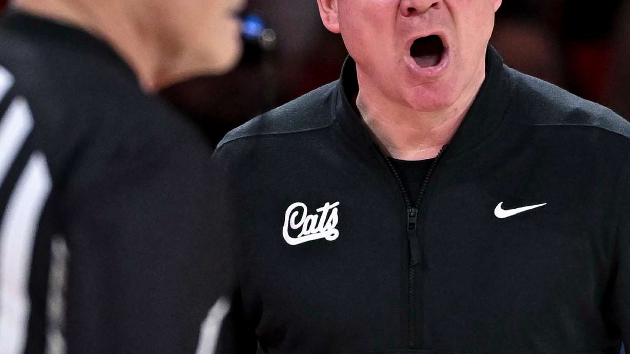 Arizona head coach Tommy Lloyd, right, reacts during the first half of an NCAA college basketball game against Houston, Saturday, Feb. 21, 2026, in Houston.