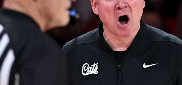 No. 4 Arizona steadies the ship with a gritty 73-66 win at No. 2 Houston