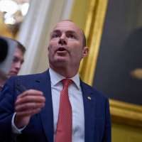 How Mike Lee suddenly found himself at the center of a Hollywood fight