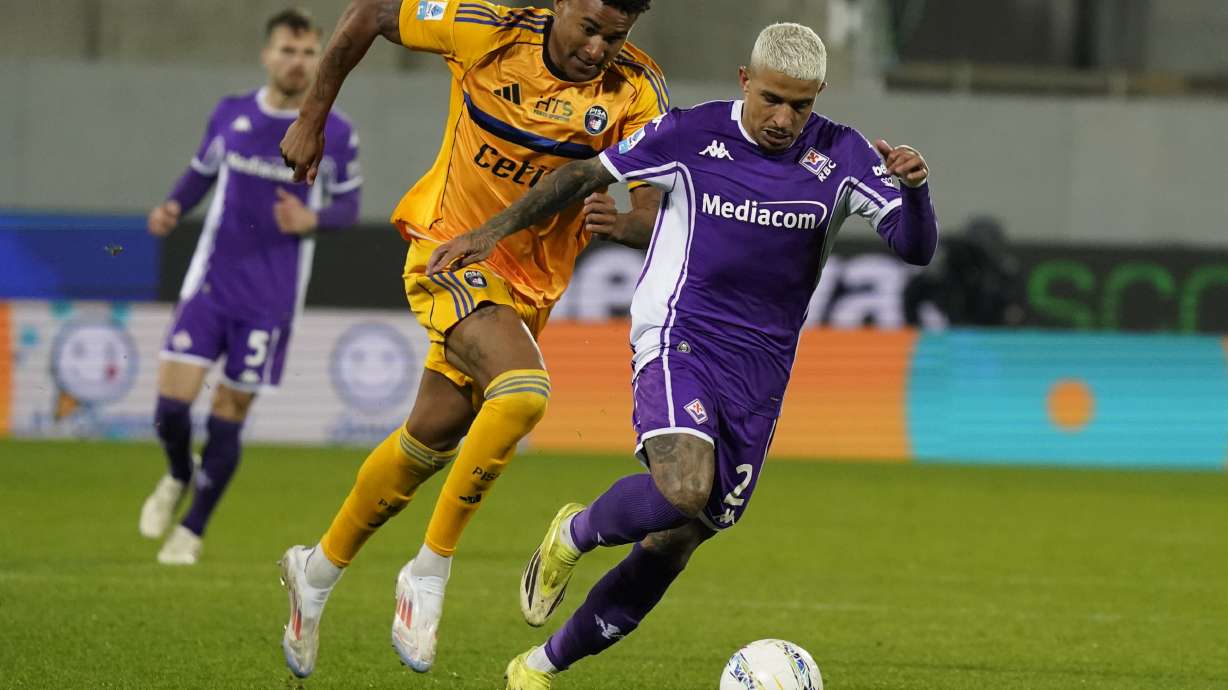 Fiorentina's Dodo, right, and Pisa's Henrik Meister in action during the Serie A soccer match between Pisa and Fiorentina, in Florence, Italy, Monday, Feb. 23, 2026.