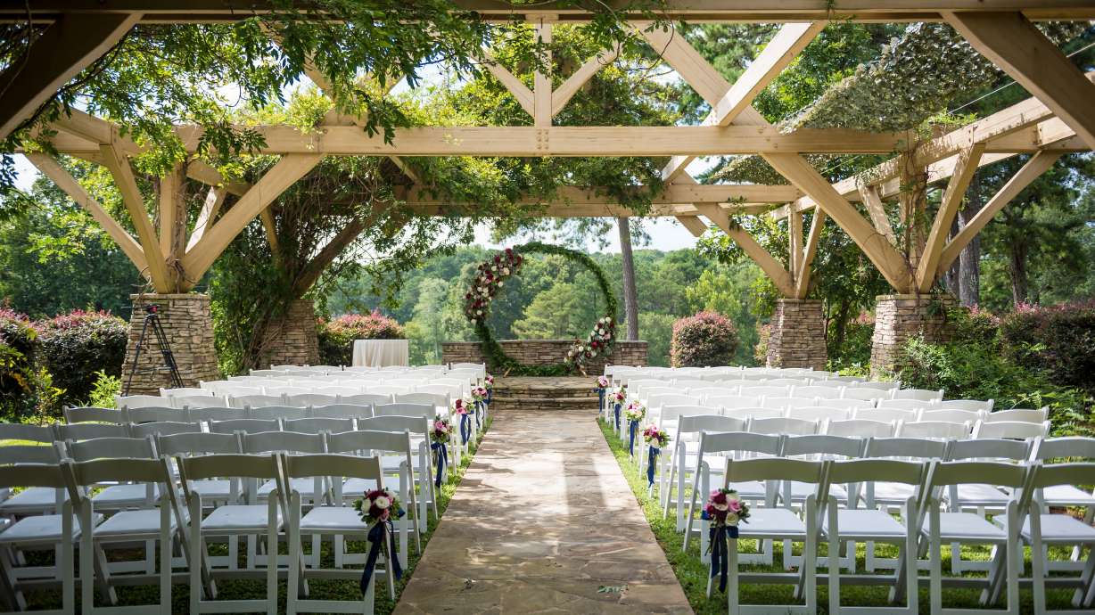 How to elegantly capture your wedding day moments