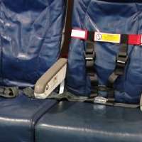 Safety experts encourage parents to bring car seats on airplanes