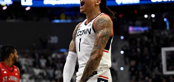 Reed powers No. 6 UConn to 72-40 rout against No. 15 St. John's