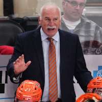 Joel Quenneville reaches 1,000 victories, joining Scotty Bowman in an elite club for NHL coaches