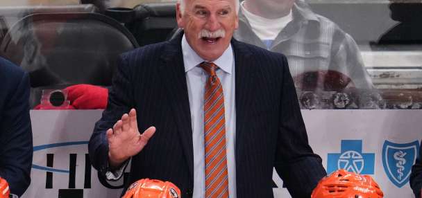 Joel Quenneville reaches 1,000 victories, joining Scotty Bowman in an elite club for NHL coaches