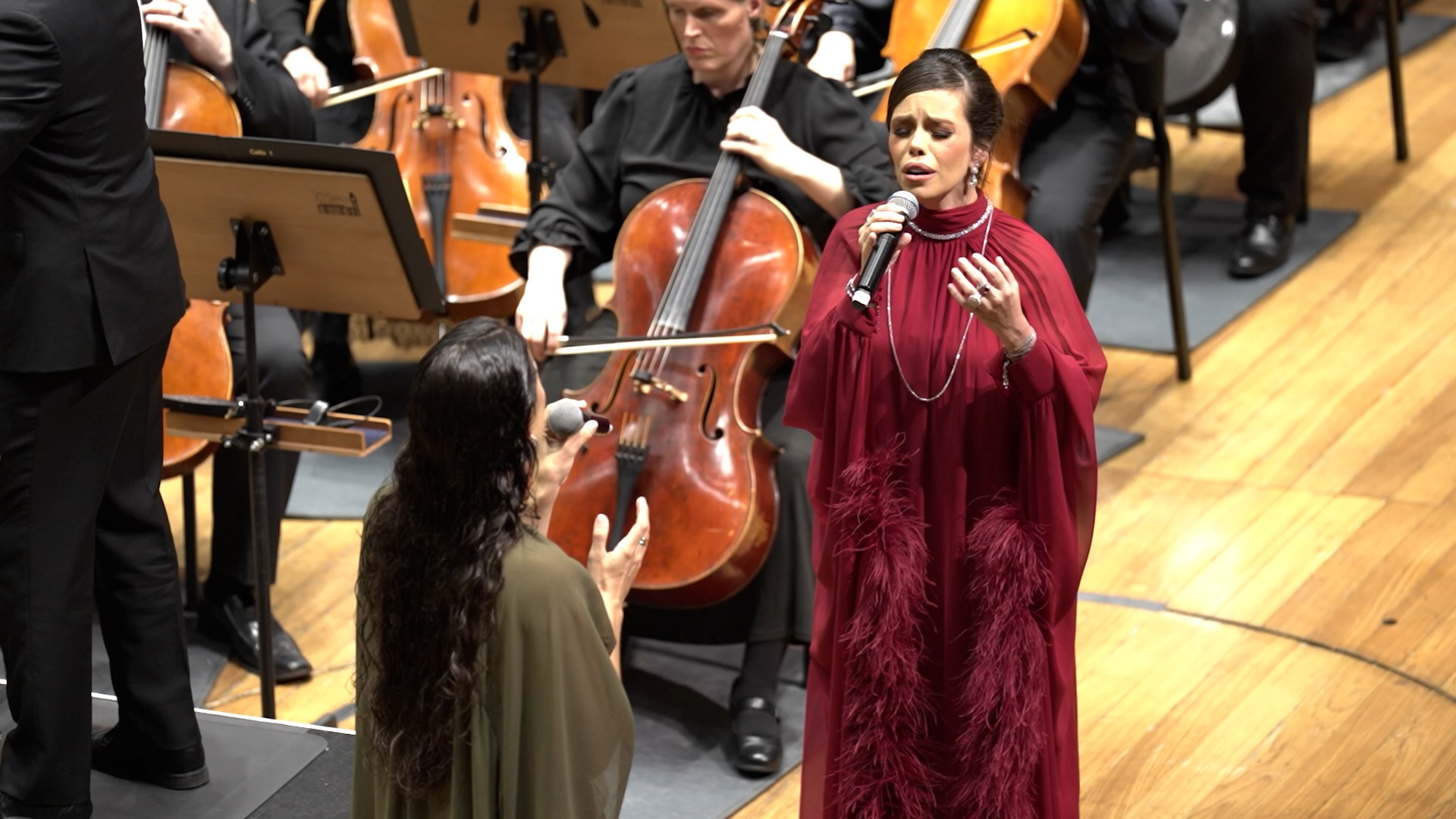 Brazilian actors Myra Ruiz and Fabi Bang perform with The Tabernacle Choir at Temple Square in Brazil on Thursday. Ruiz and Bang brought a taste of Broadway to the choir's performance.