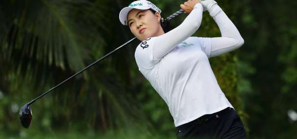 3-time major winner Minjee Lee moves up the LPGA Singapore leaderboard with a 64