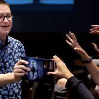 'Read every chance you get': Hundreds of Salt Lake students gifted free books