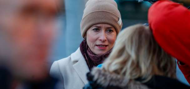 Top World story anchor