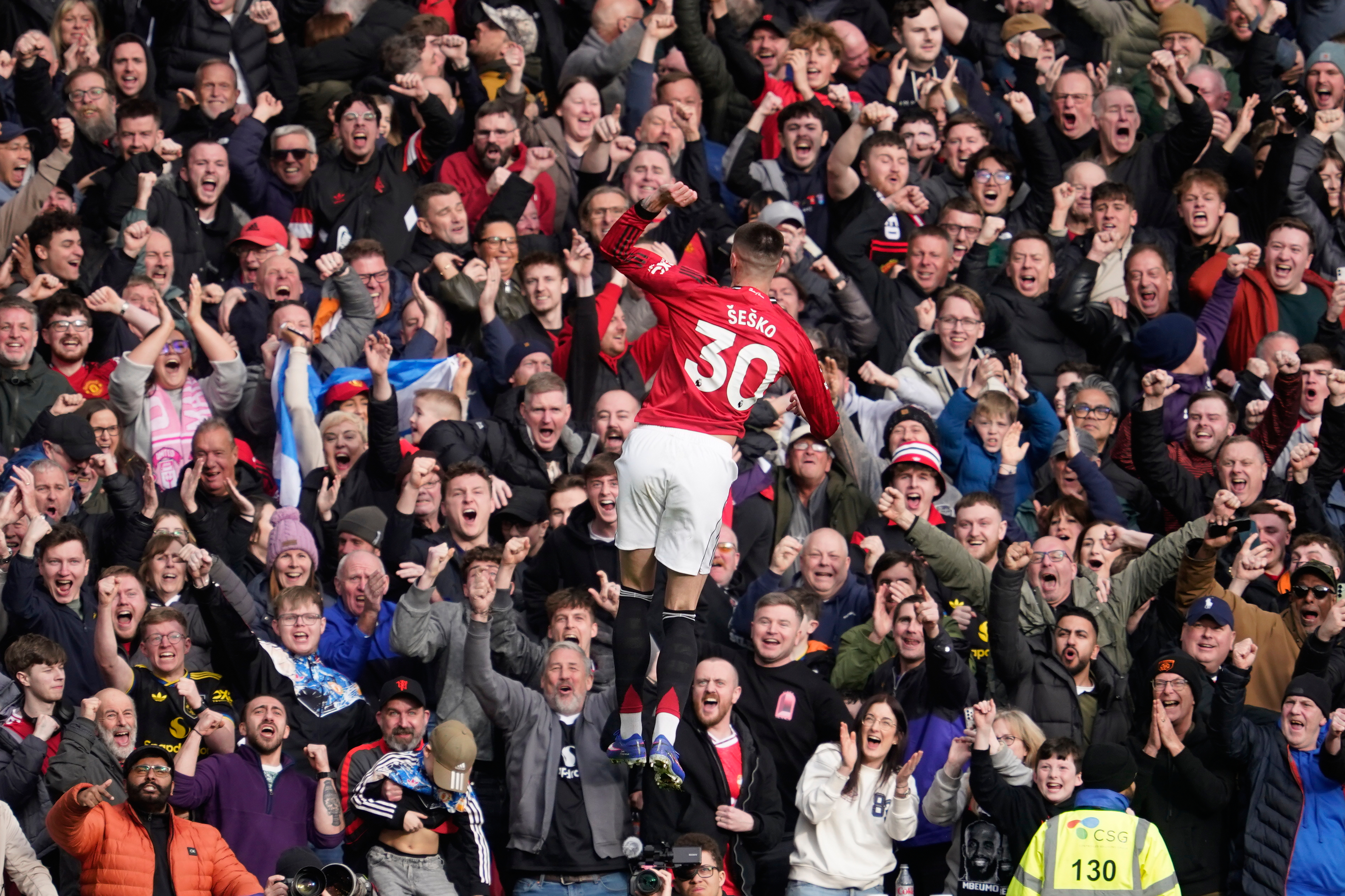 Manchester United's Benjamin Sesko scelebrates after scoring during the Premiier League soccer match between Manchester United and Crystal Palace in Manchester, England, Sunday, March 1, 2026. 