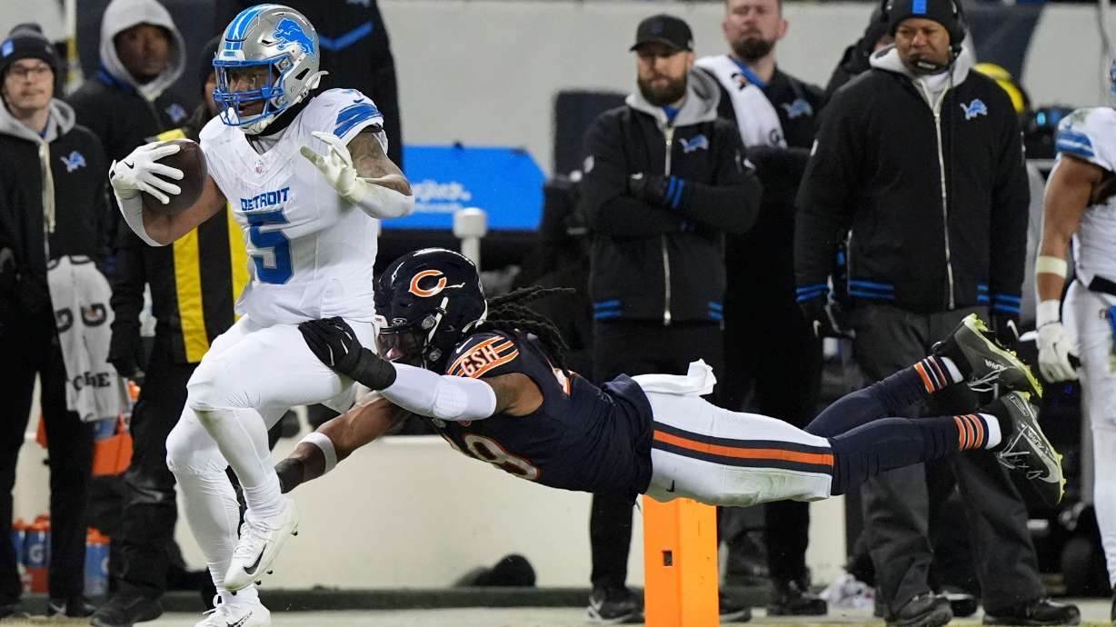 FILE - Detroit Lions running back David Montgomery runs from Chicago Bears linebacker Tremaine Edmunds during the second half of an NFL football game, Jan. 4, 2026, in Chicago.