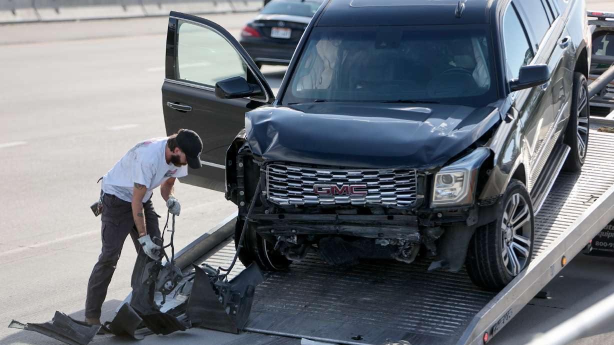 Spencer Robinson loads a vehicle in Salt Lake City on Aug. 19, 2024. Concerns over a towing database included in SB242 may have contributed to the bill stalling in a committee meeting on Monday.