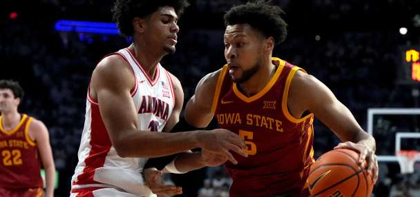 Bradley scores 17 as No. 2 Arizona clinches outright Big 12 title with 73-57 win over No. 6 Iowa St