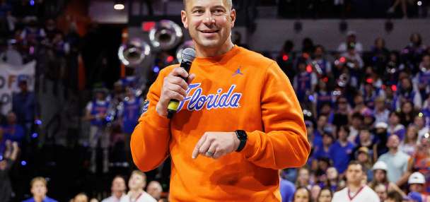 Florida coach Jon Sumrall's photoshoot with a 7-foot alligator includes some tense moments