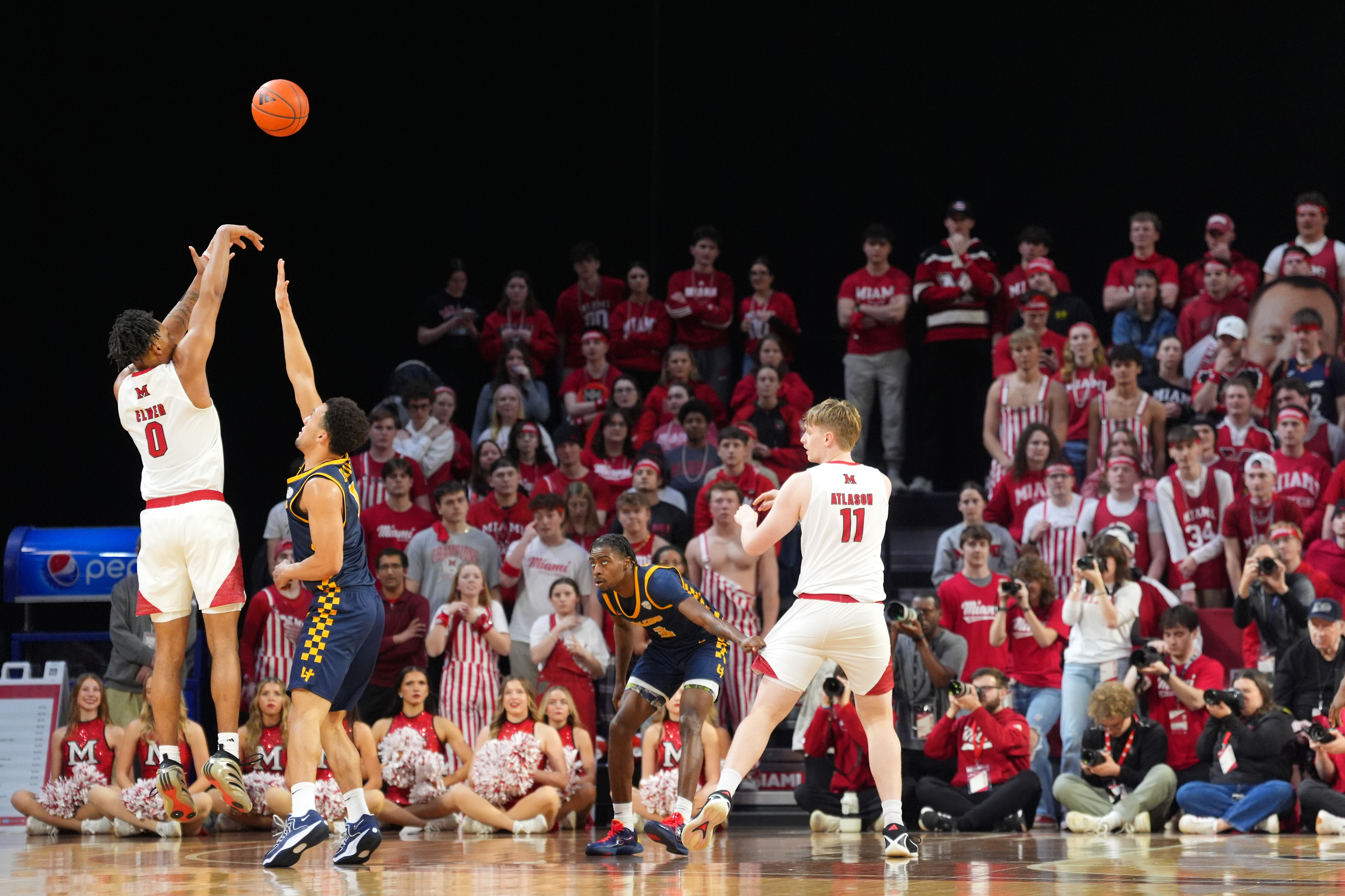 No. 19 Miami of Ohio beats Toledo 74-72, extends season-opening winning streak to 30 games