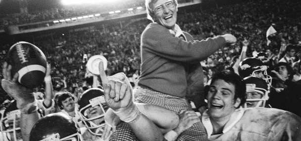 Lou Holtz, college football staple who coached Notre Dame to 1988 national title, dies at 89