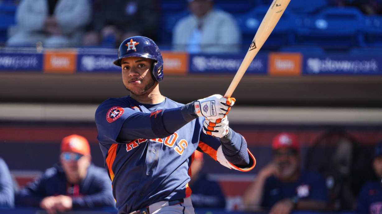 Houston Astros' Jeremy Peña fouls off a pitch during the second inning of a spring training baseball game against the New York Mets Tuesday, Feb. 24, 2026, in Port St. Lucie, Fla.
