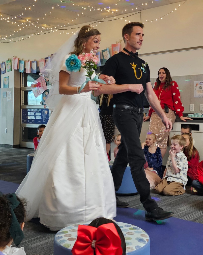 Letters Q and U marry in unique Utah kindergarten teaching ceremony