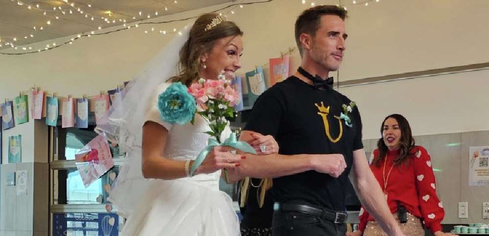 Letters Q and U marry in unique Utah kindergarten teaching ceremony