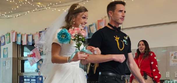 Letters Q and U marry in unique Utah kindergarten teaching ceremony