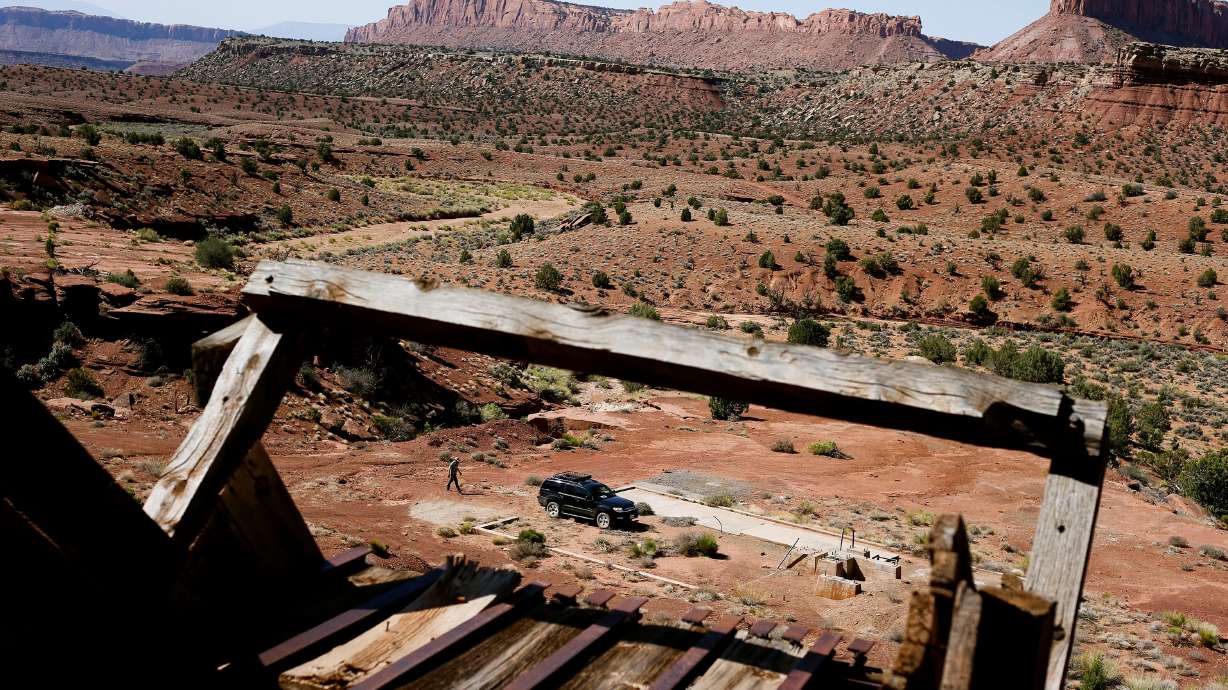 The Utah congressional delegation took steps this week to overturn the current Grand Staircase–Escalante National Monument management plan under the Congressional Review Act .