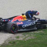 Max Verstappen gets X-rays on hands after crash at Australian GP qualifying