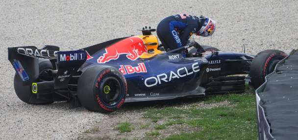 Max Verstappen gets X-rays on hands after crash at Australian GP qualifying
